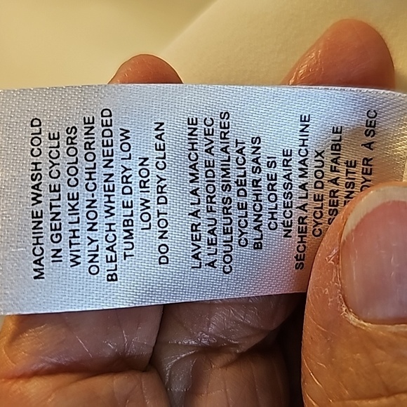 TAHARI, Womens top. Tank style.  White with overlay. Size medium. Adjustable - Picture 9 of 10